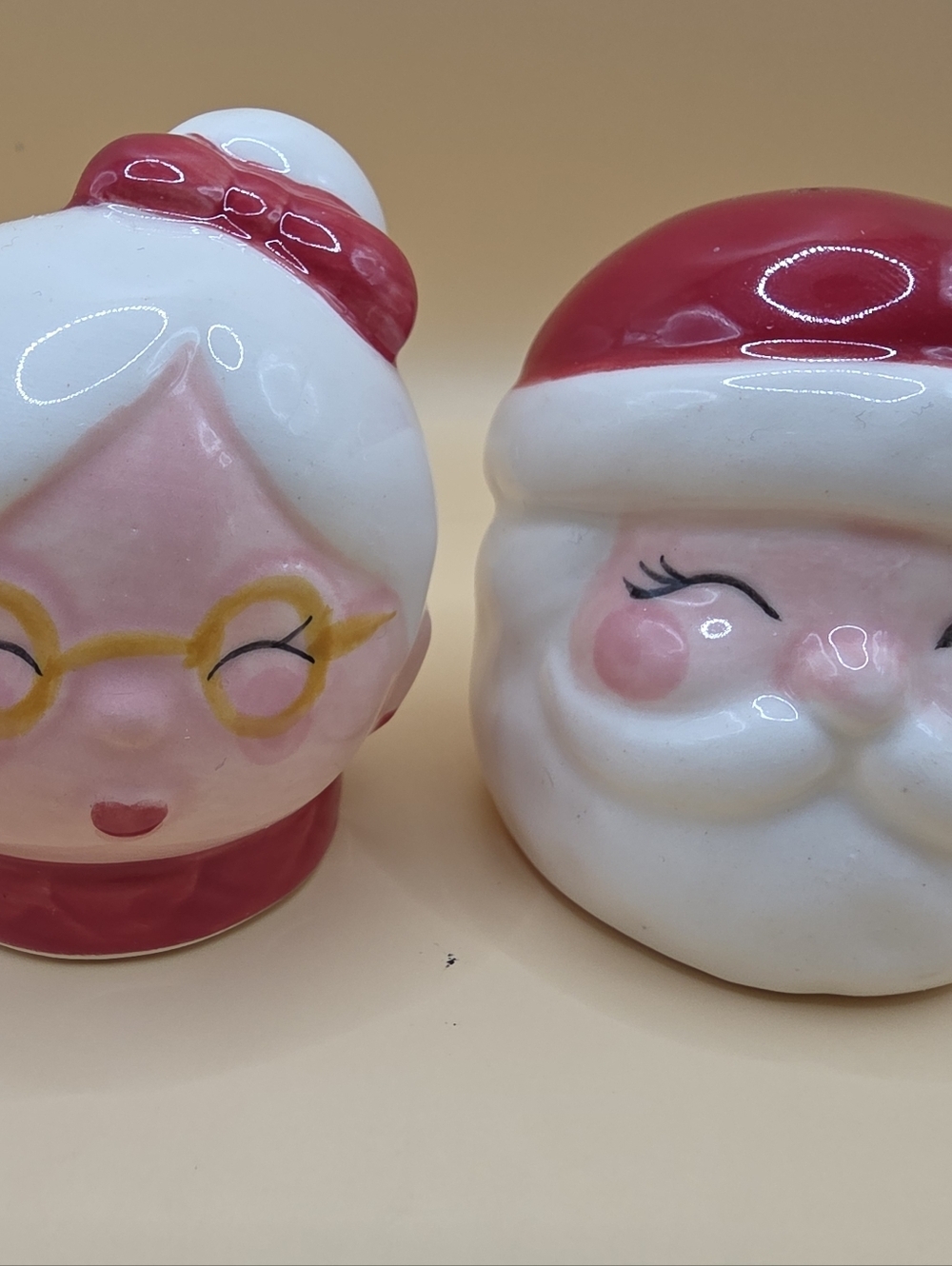 Mr Mrs Santa Claus Ceramic Salt & Pepper Shakers Christmas Holiday